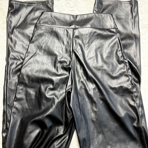 Pretty Little Thing Faux Leather Pants - Size 4 - Picture 4 of 5
